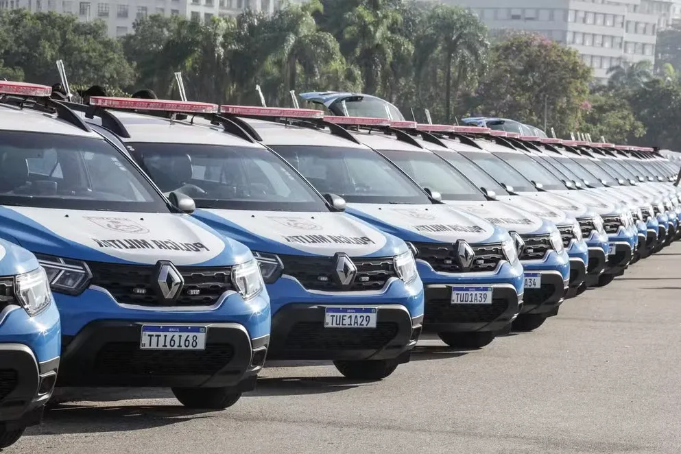 Atualmente, a PM do Rio tem cerca de 5 mil veículos; automóveis são abastecidos por empresa ligada ao crime organizado — Foto: Divulgação